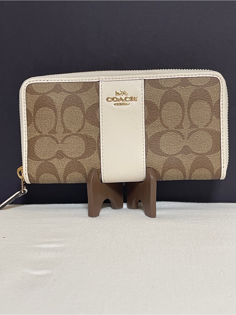 Coach Signature C Zip-Around Wallet in Khaki and Chalk Trim NWT